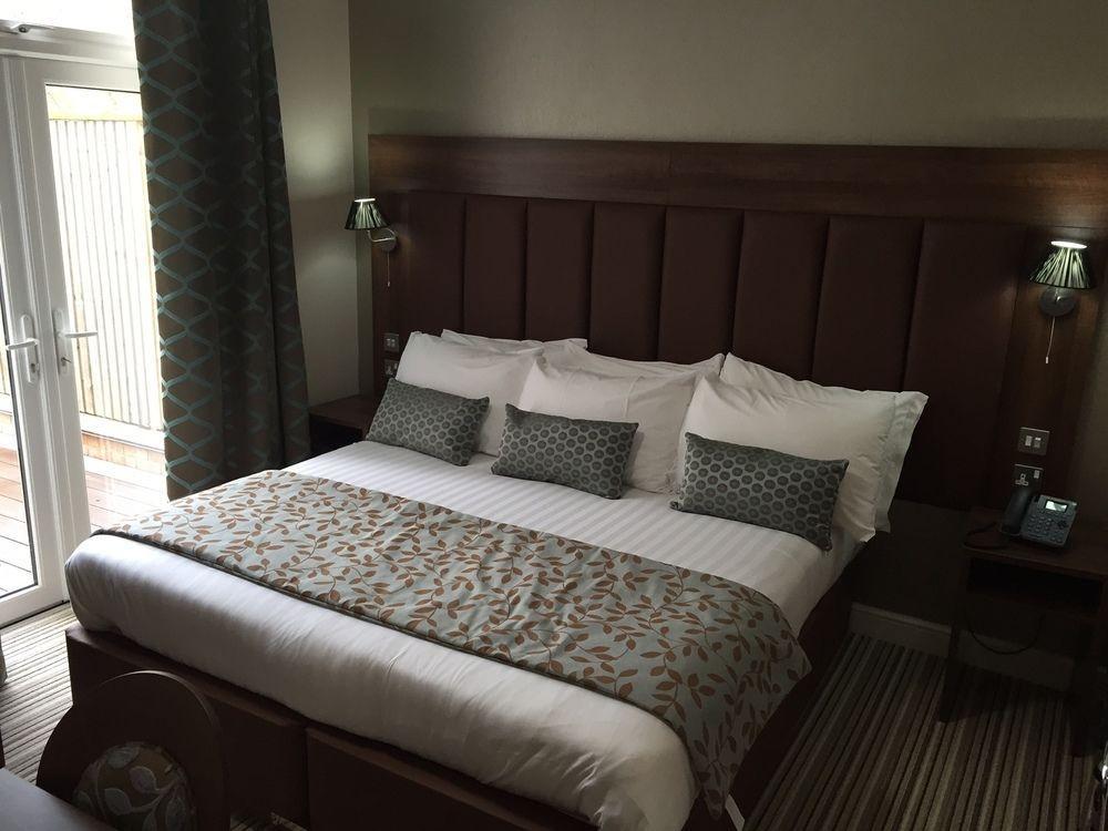 Twin Oaks Hotel 체스터필드 외부 사진
