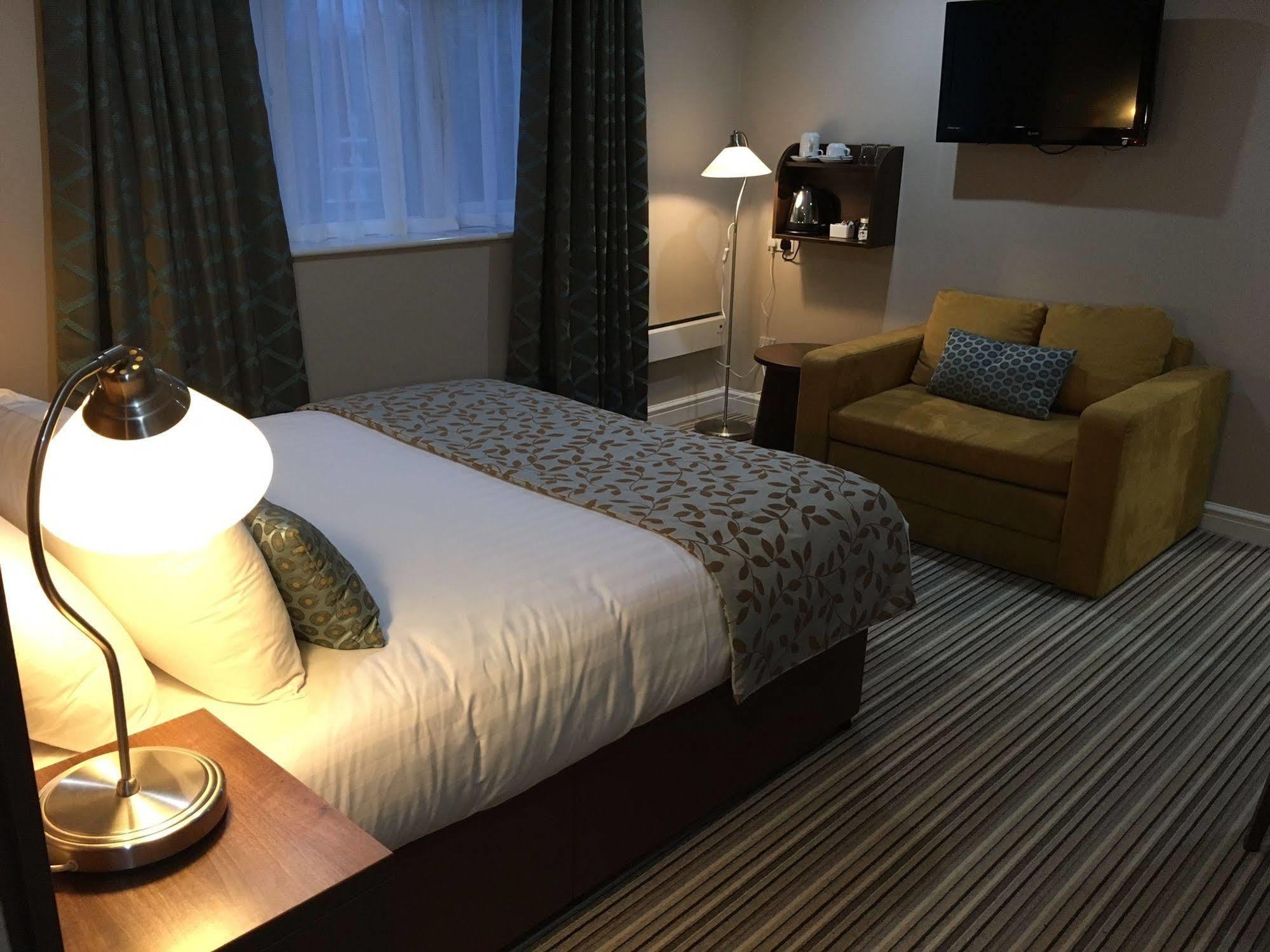 Twin Oaks Hotel 체스터필드 외부 사진